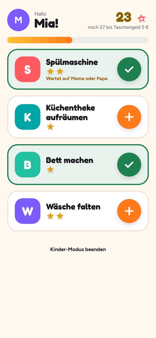 Links der Dunkelmodus, rechts der Kinder-Modus mit großen Karten.