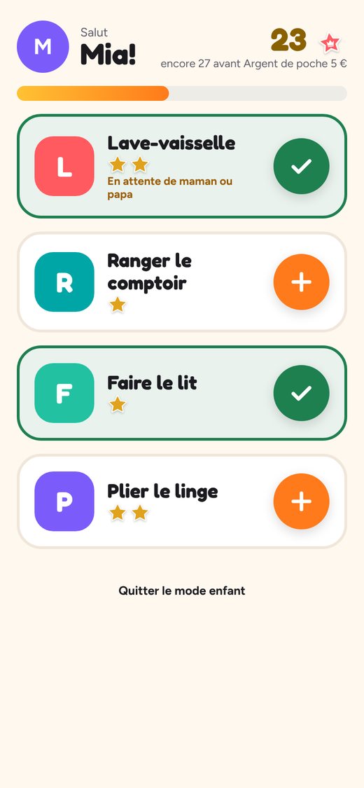 À gauche le mode sombre, à droite le mode enfants avec ses grandes cartes.